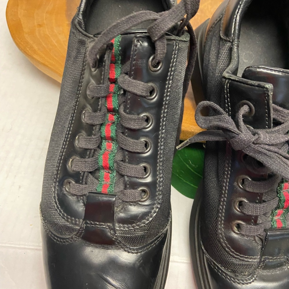GUCCI Y2K Black Classic Stripe Sneakers - Picture 4 of 11